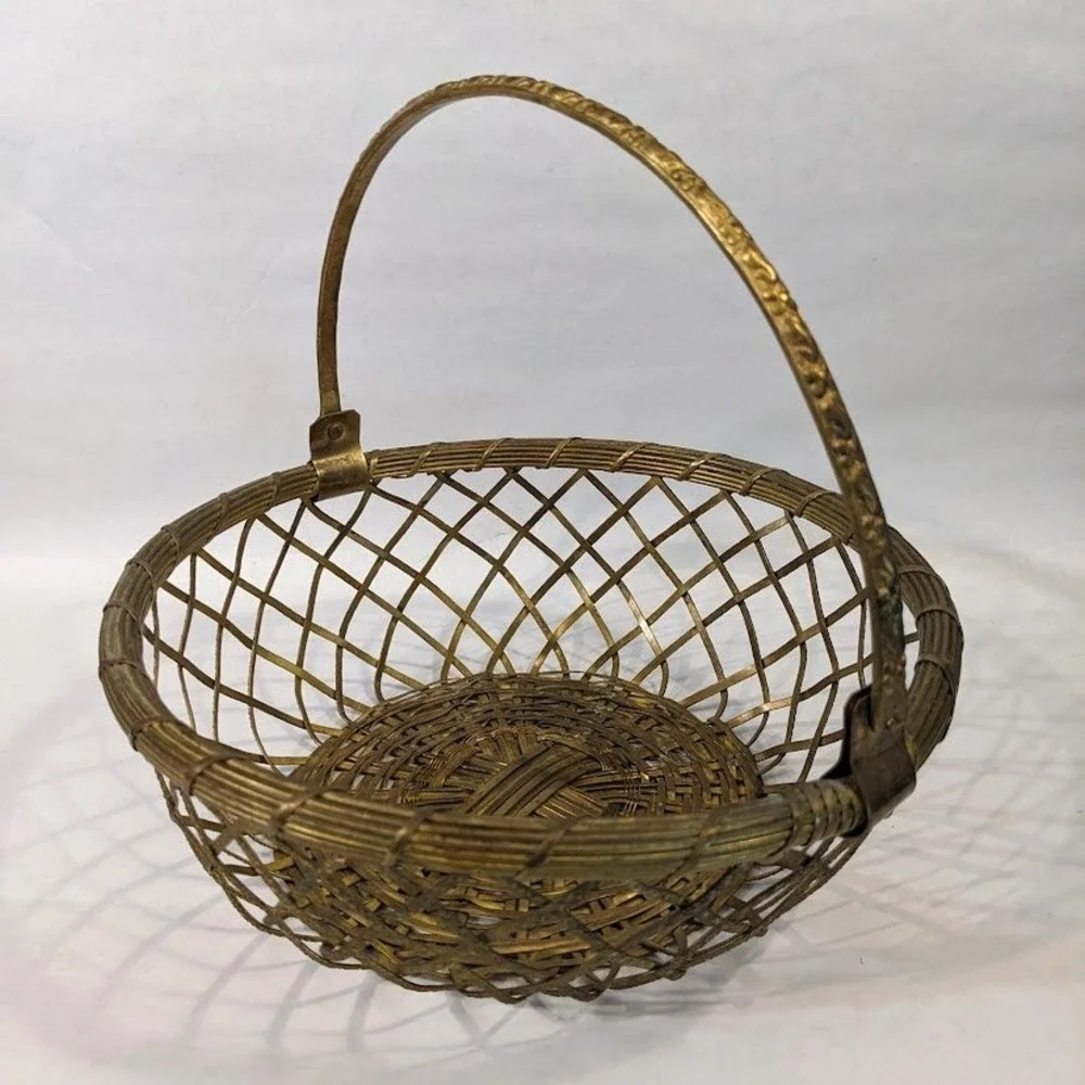 Vintage Brass Wire Basket Woven Lattice Metal Round Fruit Bowl Embossed‎ Handle